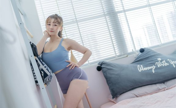 三刀刀miido的有氧服摄影赏析：活力与美感的完美结合